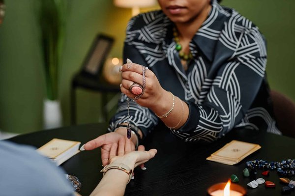 Voyance pure : à la découverte des talents innés